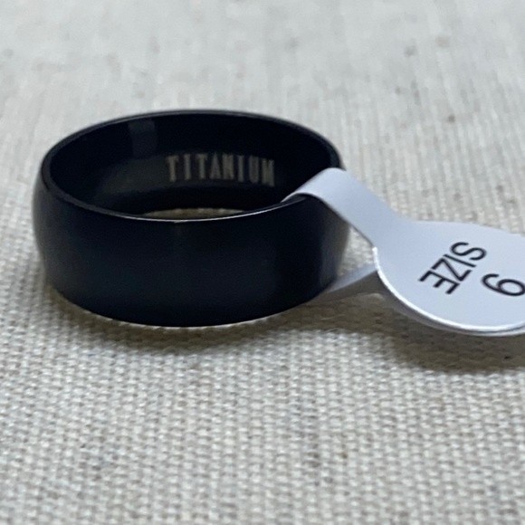 Titanium ring - Picture 1 of 3